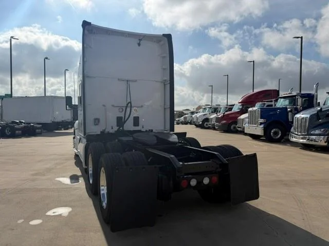 2020 Kenworth T680 — photo 7