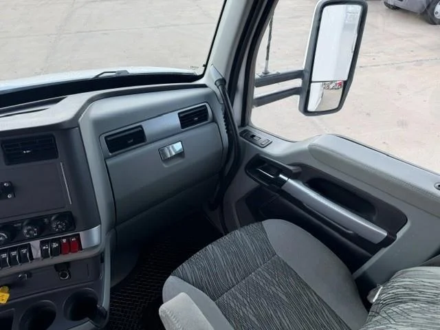 2020 Kenworth T680 — photo 43