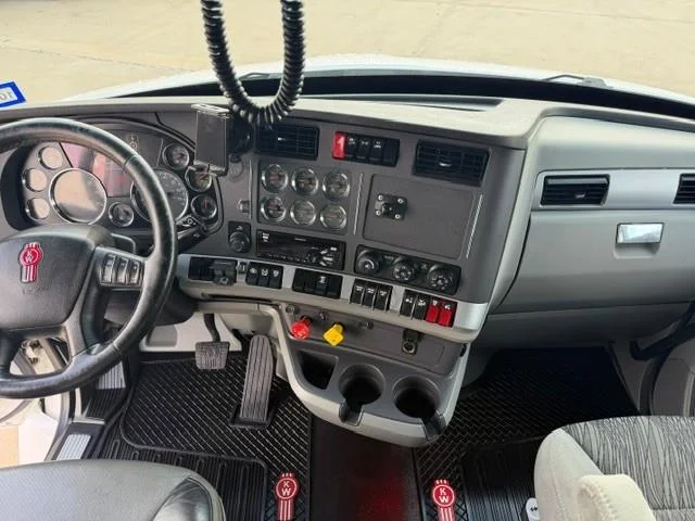 2020 Kenworth T680 — photo 44