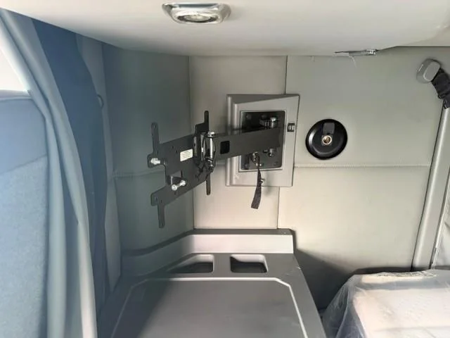2020 Kenworth T680 — photo 37