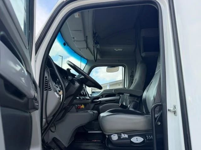 2020 Kenworth T680 — photo 27