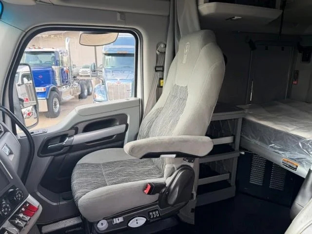 2020 Kenworth T680 — photo 28
