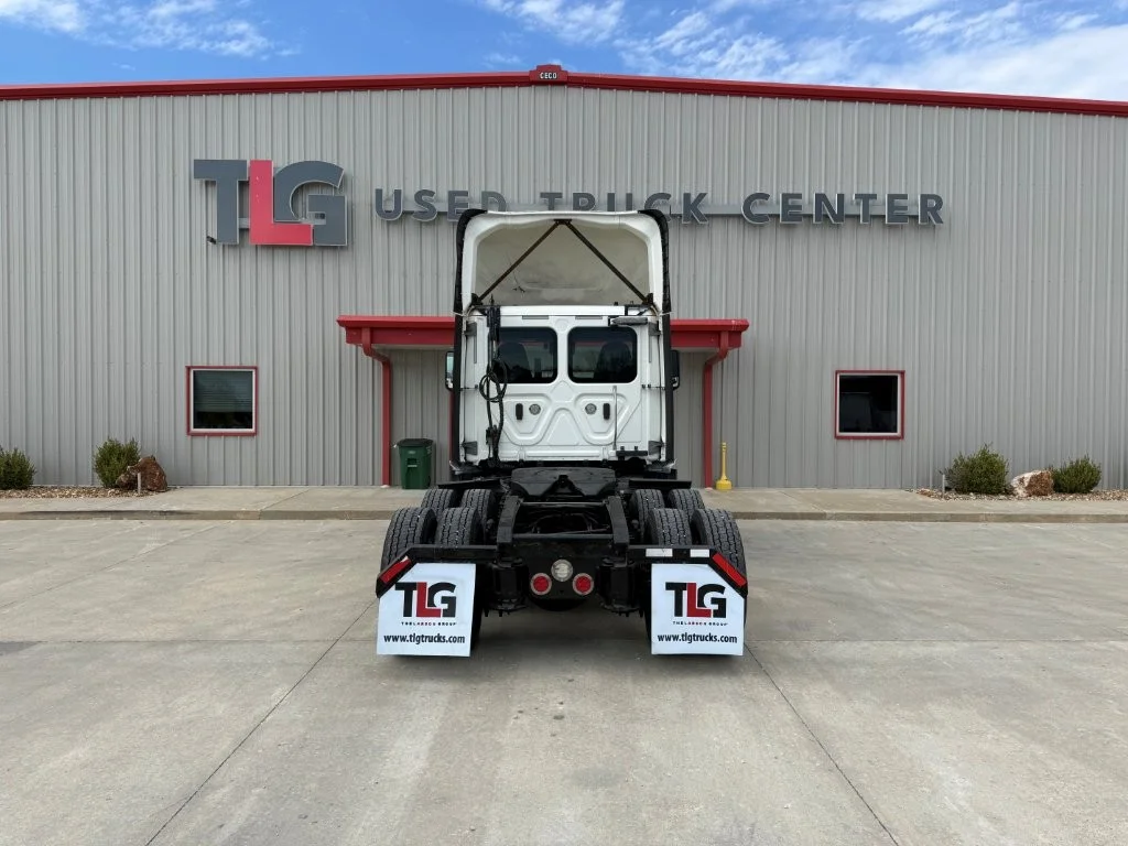 2021 Freightliner Cascadia - image 5