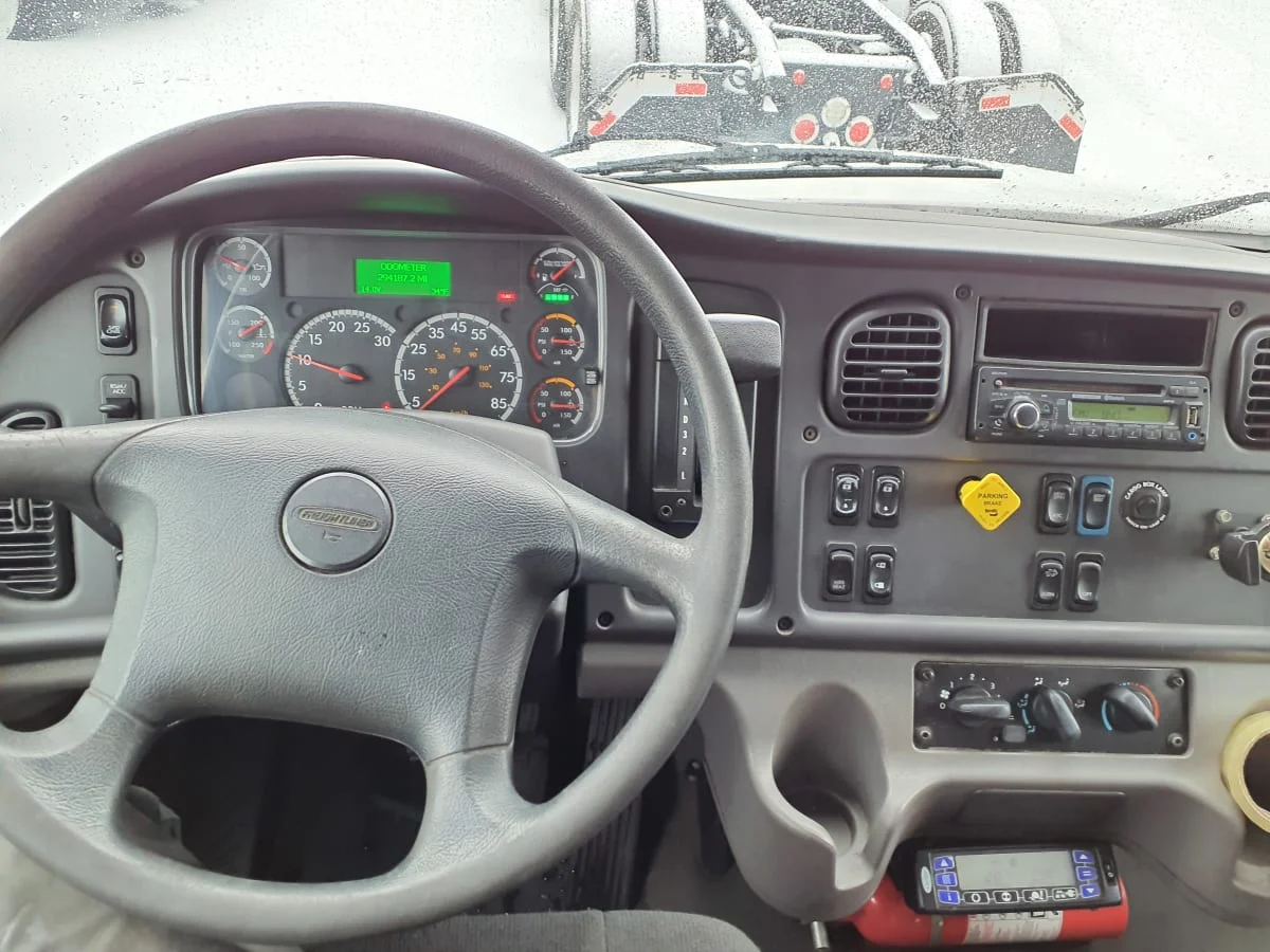 2018 Freightliner M2 106 in Bolingbrook, IL — photo 8