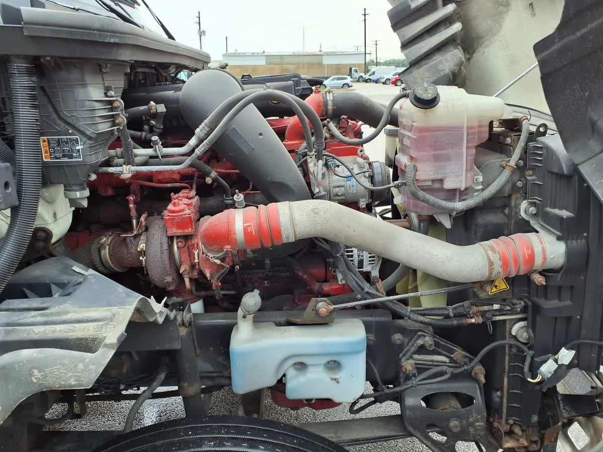 2020 International LT in Cleveland, OH — photo 10