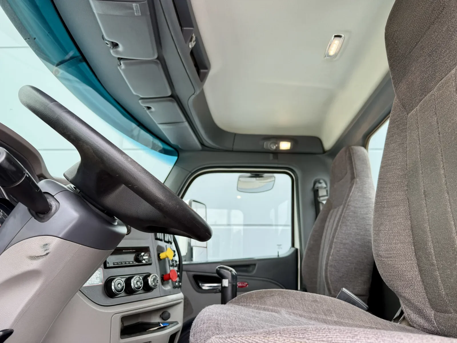 2016 Peterbilt 567 - image 14