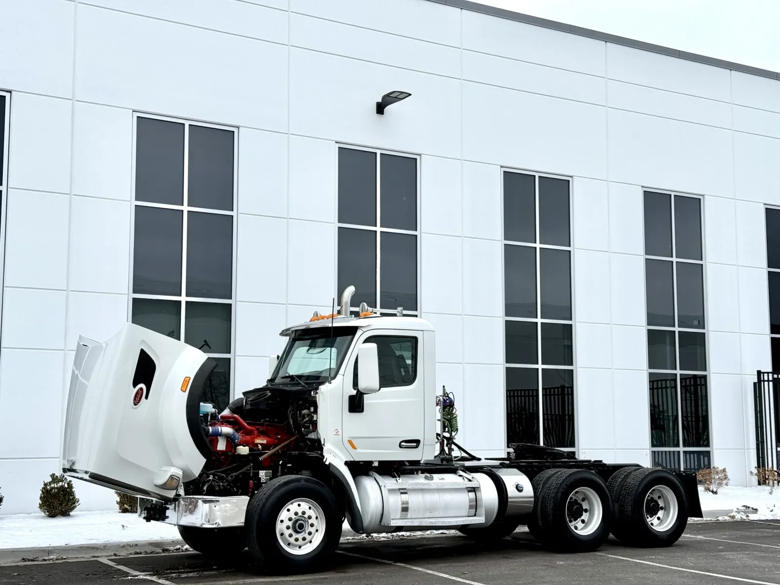 2016 Peterbilt 567 - image 10