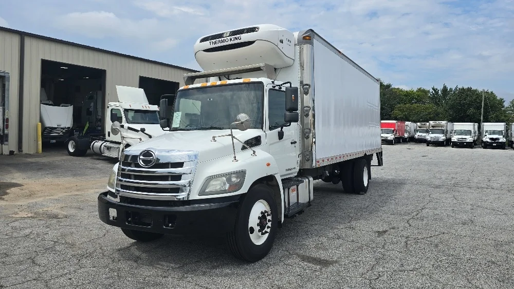 2019 Hino 268 in Forest Park, GA — photo 3