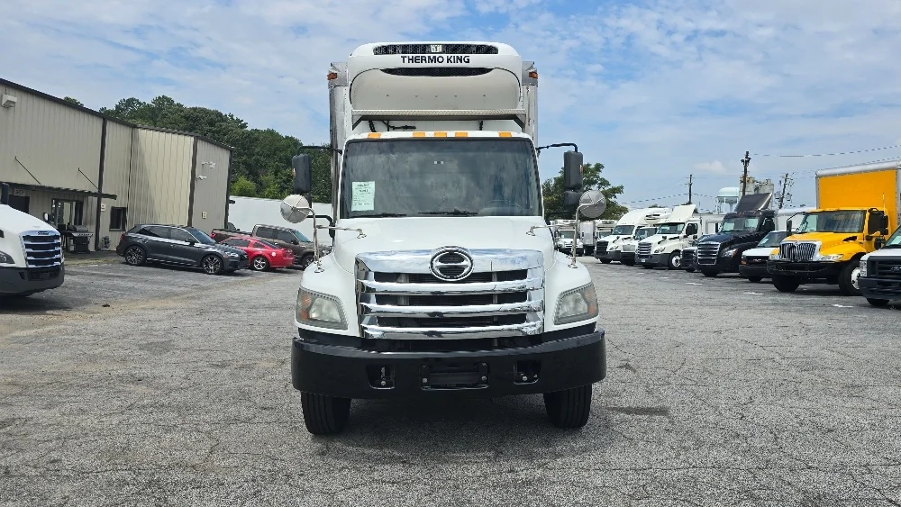 2019 Hino 268 in Forest Park, GA — photo 2