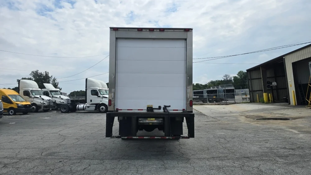 2019 Hino 268 in Forest Park, GA — photo 7