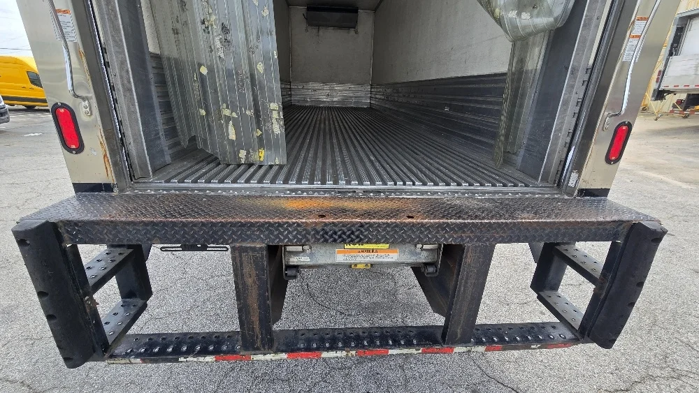 2019 Hino 268 in Forest Park, GA — photo 10