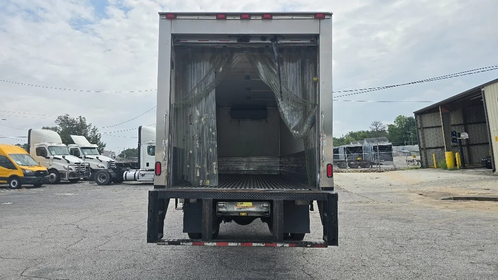 2019 Hino 268 in Forest Park, GA — photo 8