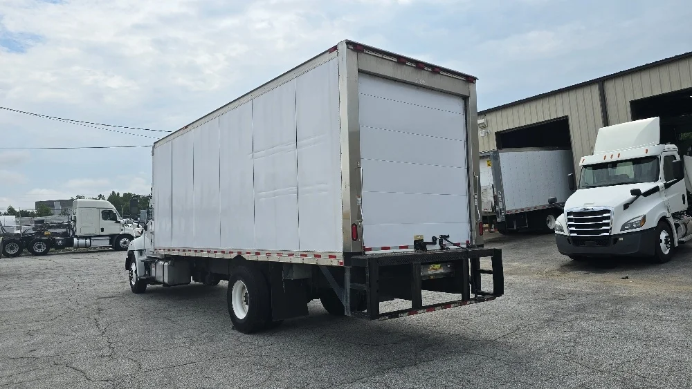 2019 Hino 268 in Forest Park, GA — photo 6