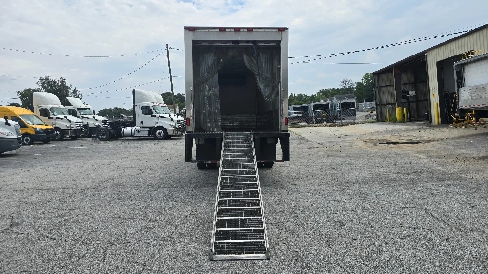 2019 Hino 268 in Forest Park, GA — photo 9