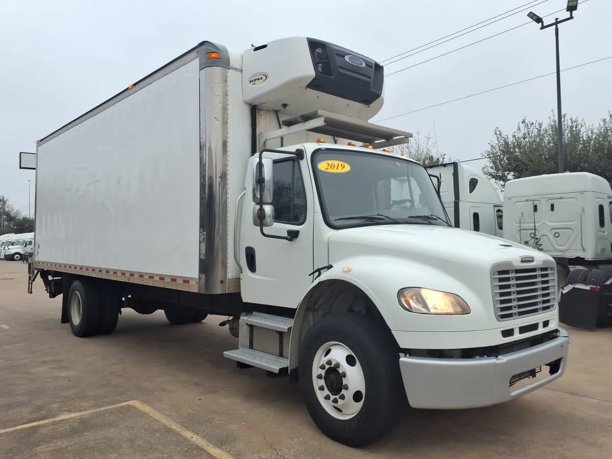 2019 Freightliner M2 106 in Houston, TX — photo 3