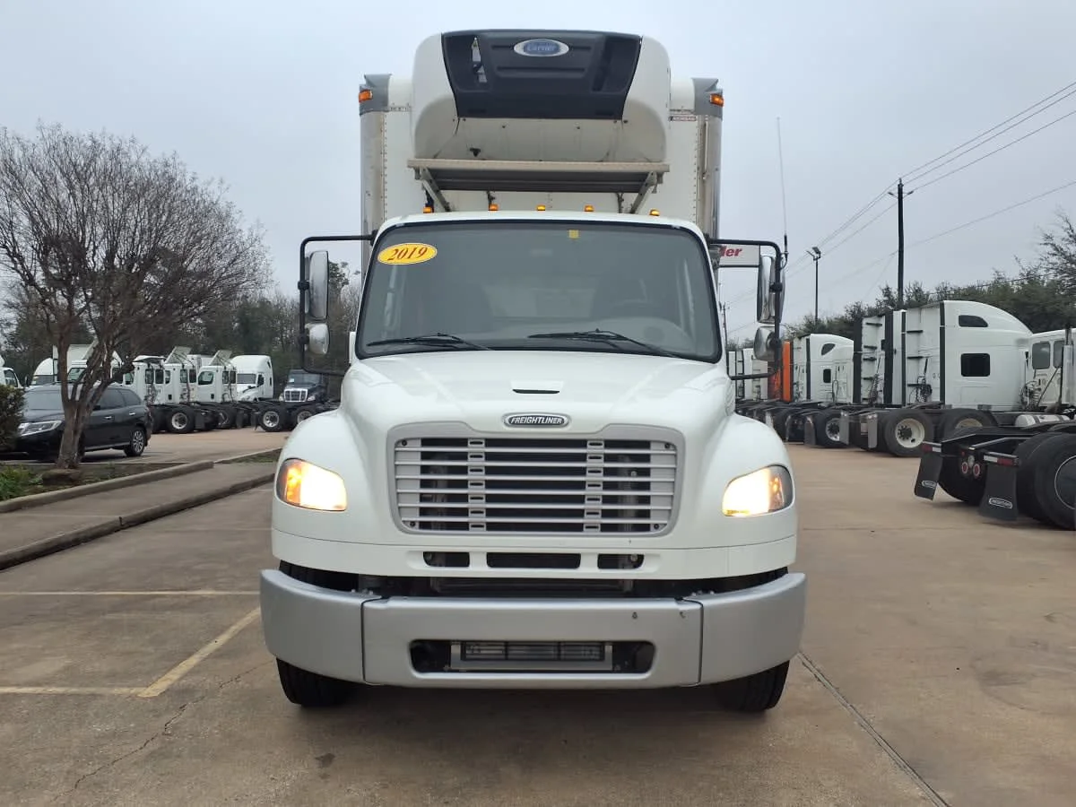 2019 Freightliner M2 106 - image 2