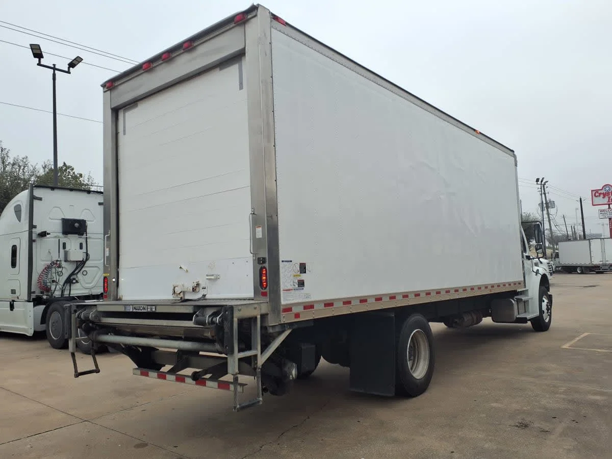 2019 Freightliner M2 106 in Houston, TX — photo 4
