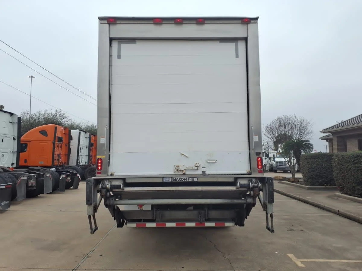 2019 Freightliner M2 106 - image 5