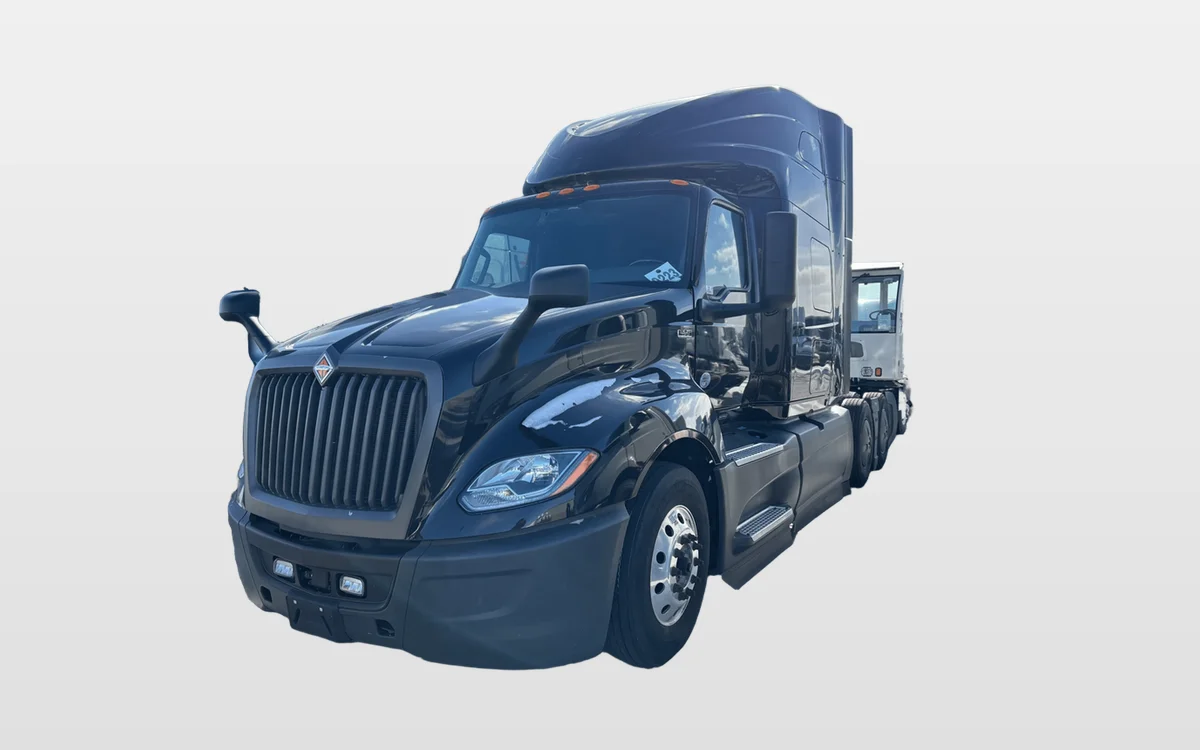 2022 International LT - image 1