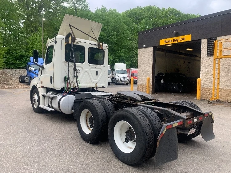 2019 Freightliner Cascadia in Franklin, MA — photo 5