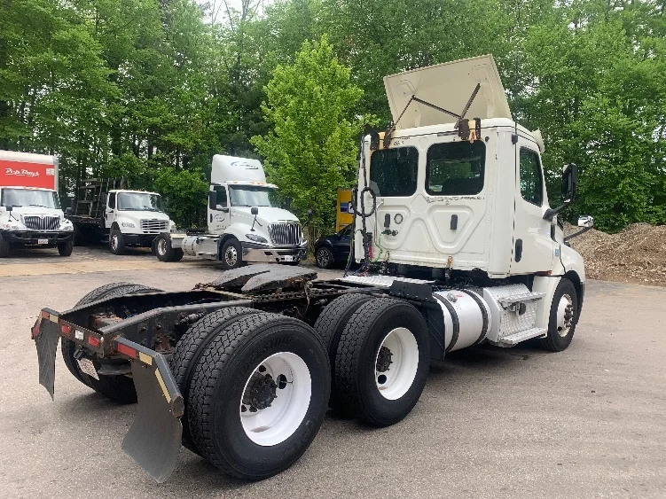 2019 Freightliner Cascadia in Franklin, MA — photo 7