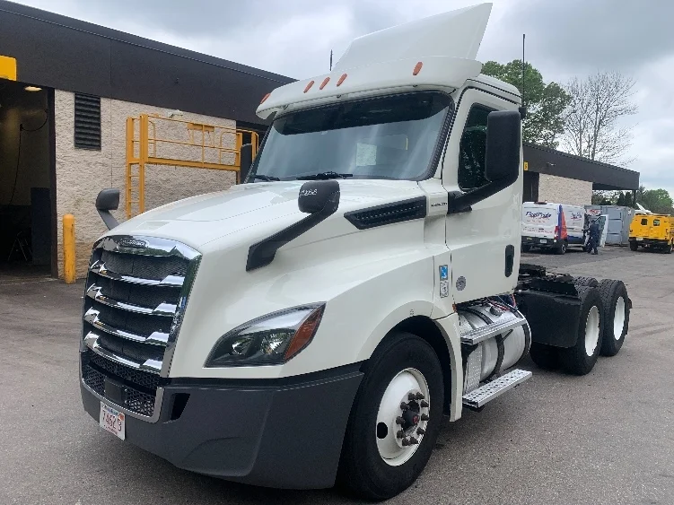2019 Freightliner Cascadia in Franklin, MA — photo 3