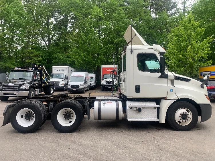 2019 Freightliner Cascadia in Franklin, MA — photo 8