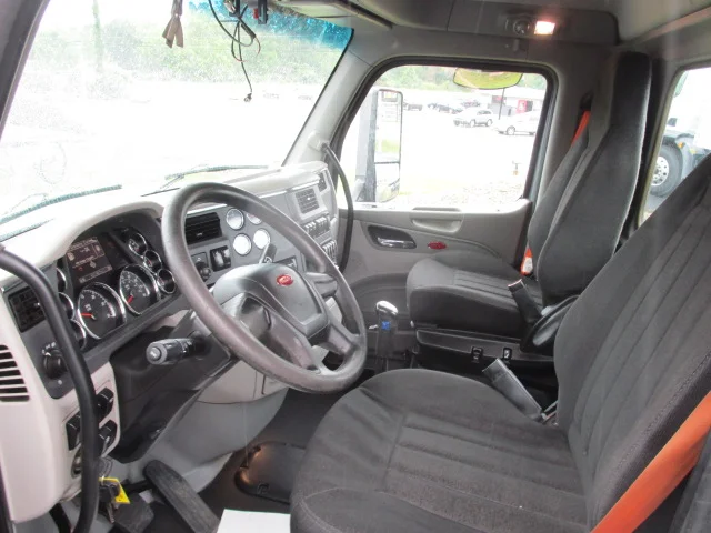 2020 Peterbilt 567 - image 9