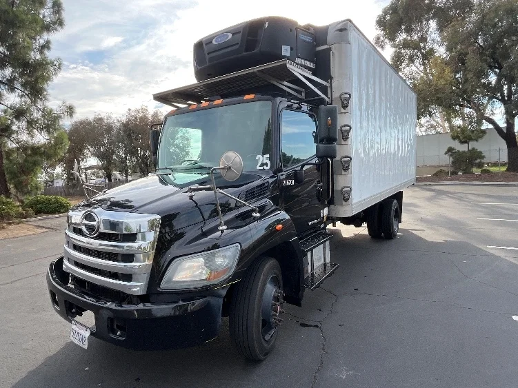 2019 Hino 268 - image 3