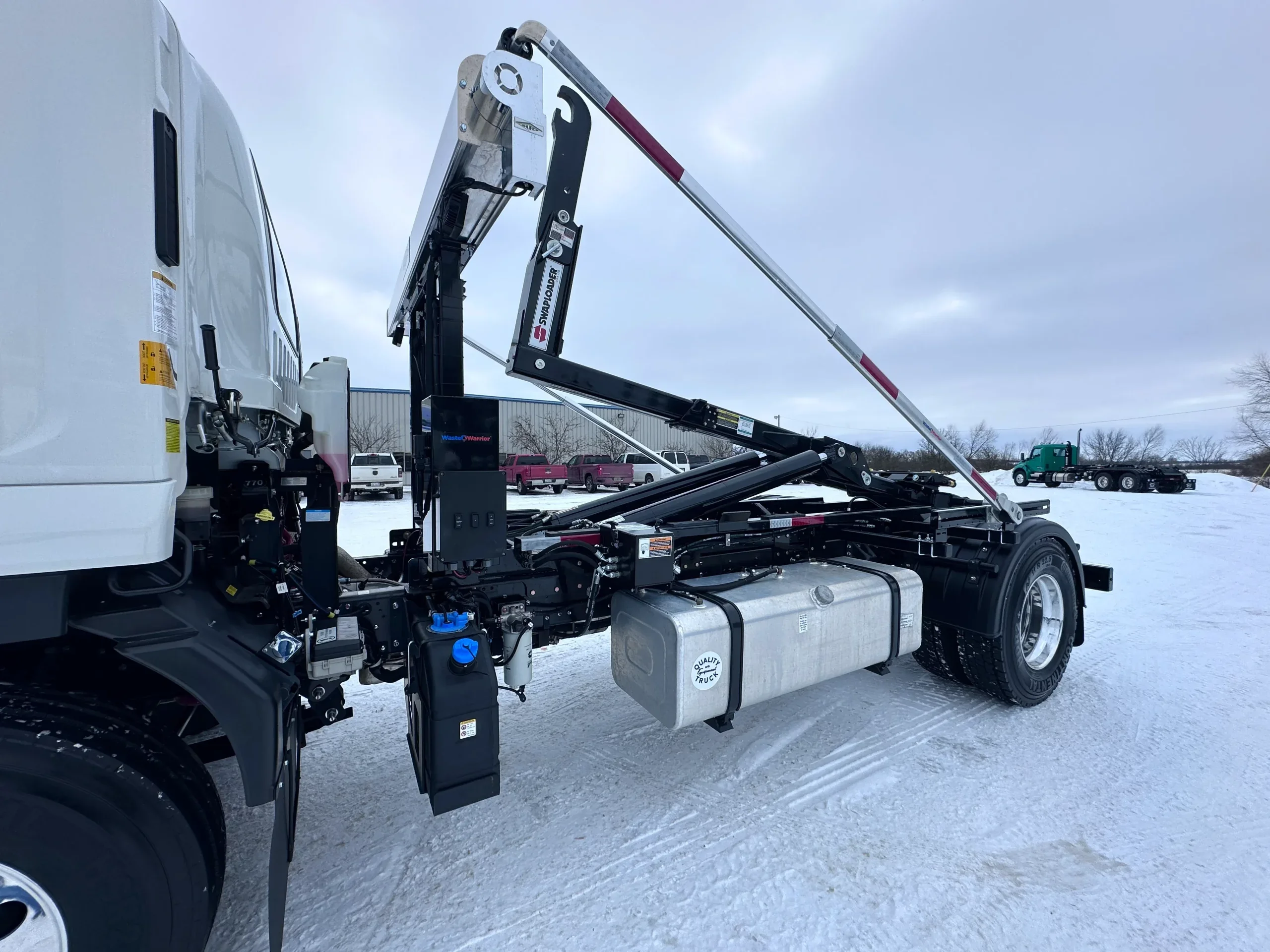 2025 Isuzu FTR - image 6