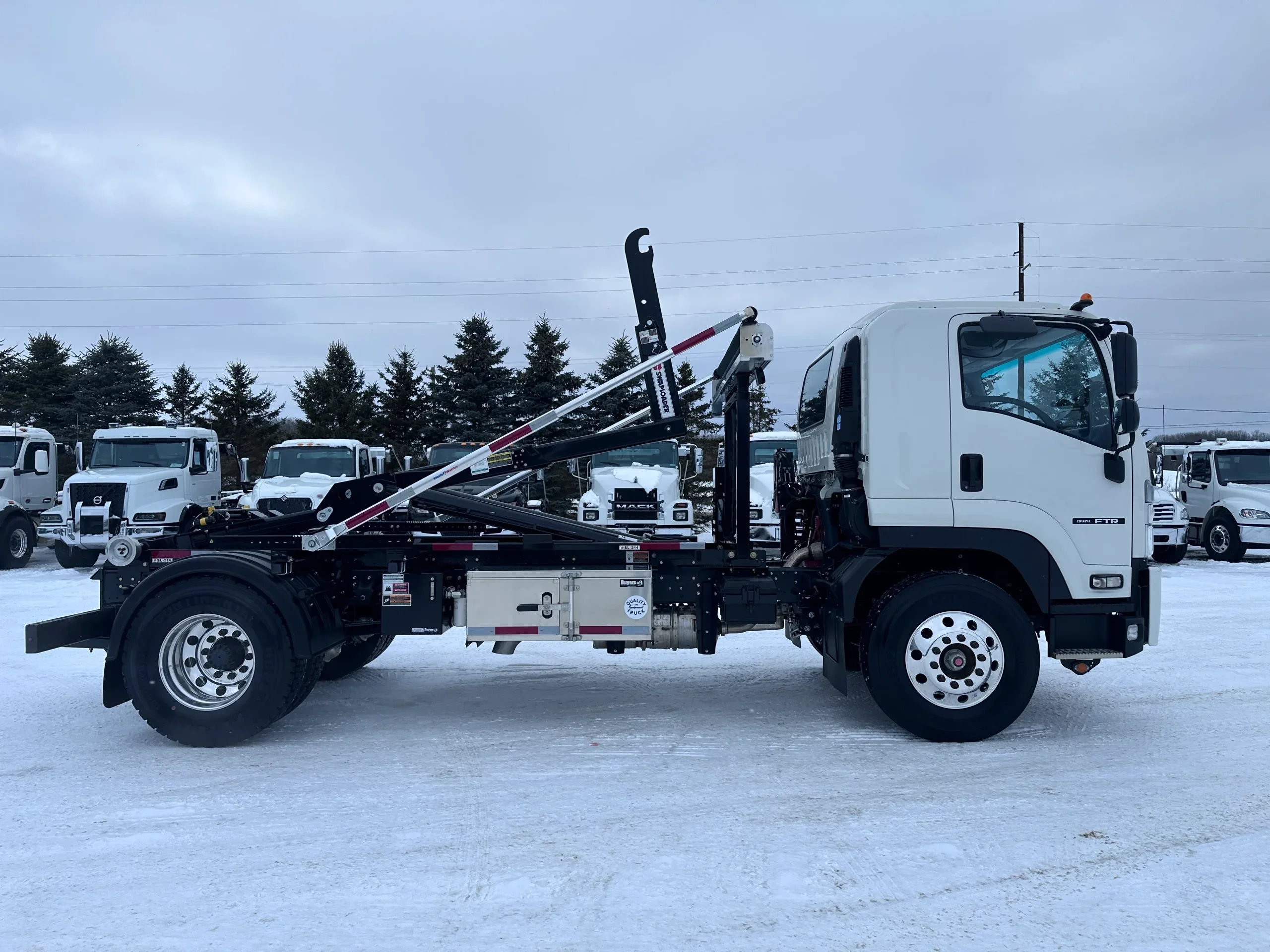 2025 Isuzu FTR - image 4