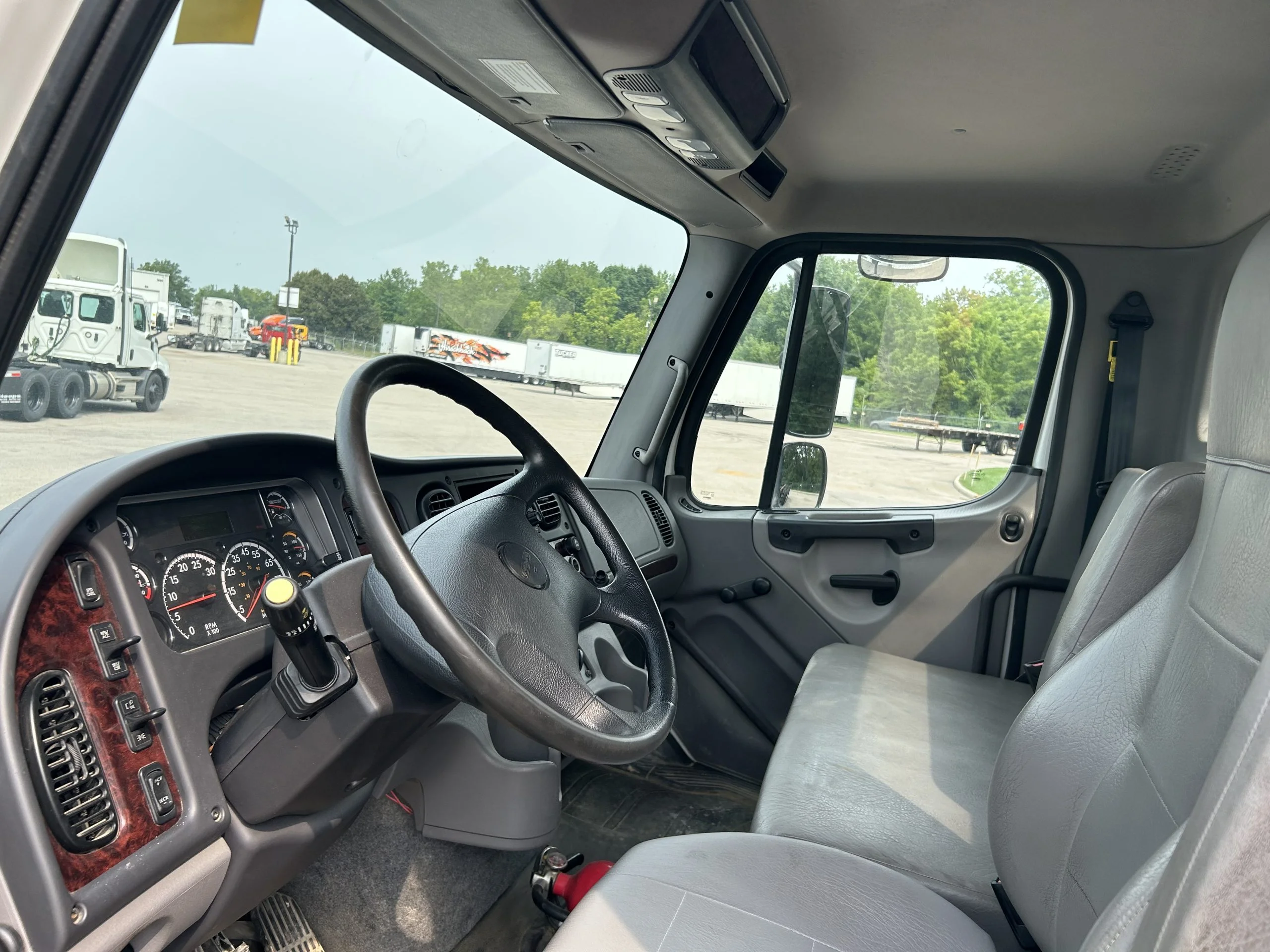 2022 Freightliner M2 106 in Dayton, OH — photo 3