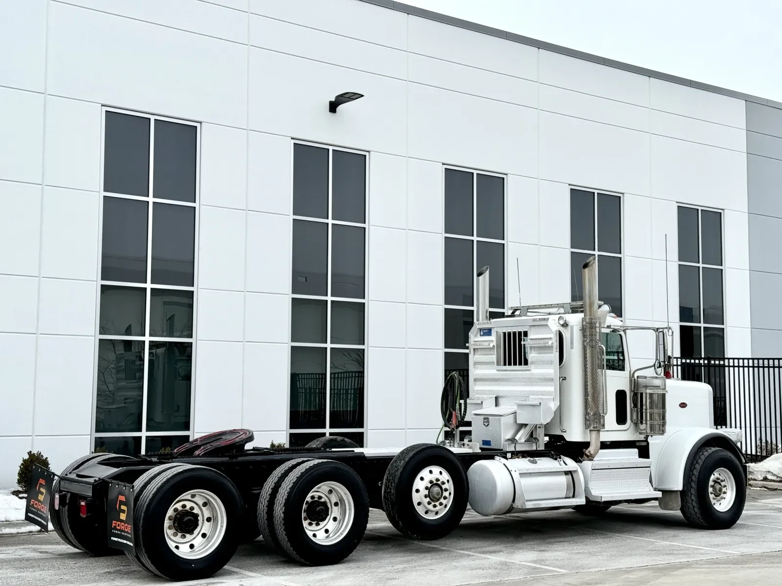 2018 Peterbilt 389 in New Lenox, IL — photo 5