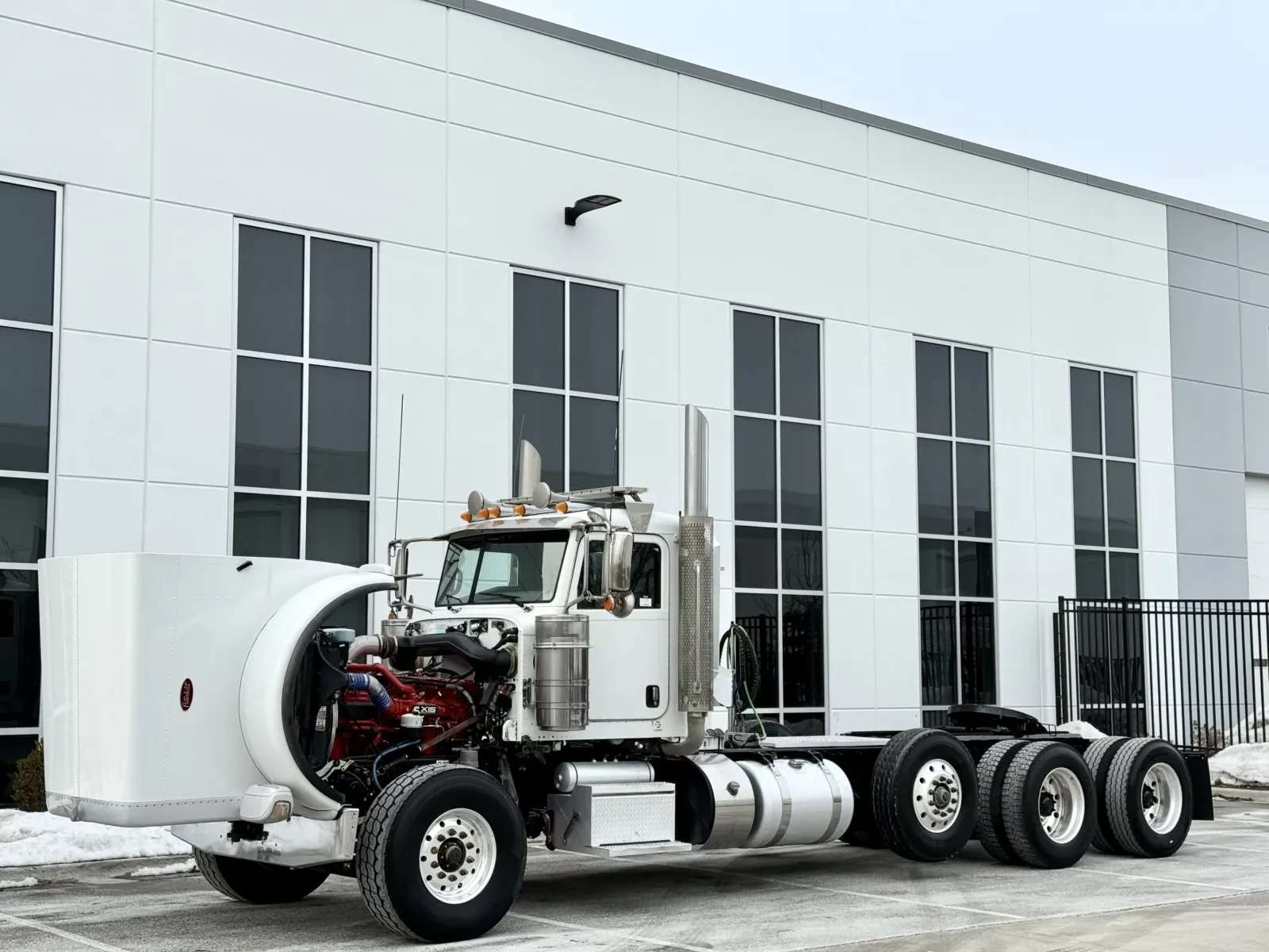 2018 Peterbilt 389 in New Lenox, IL — photo 10