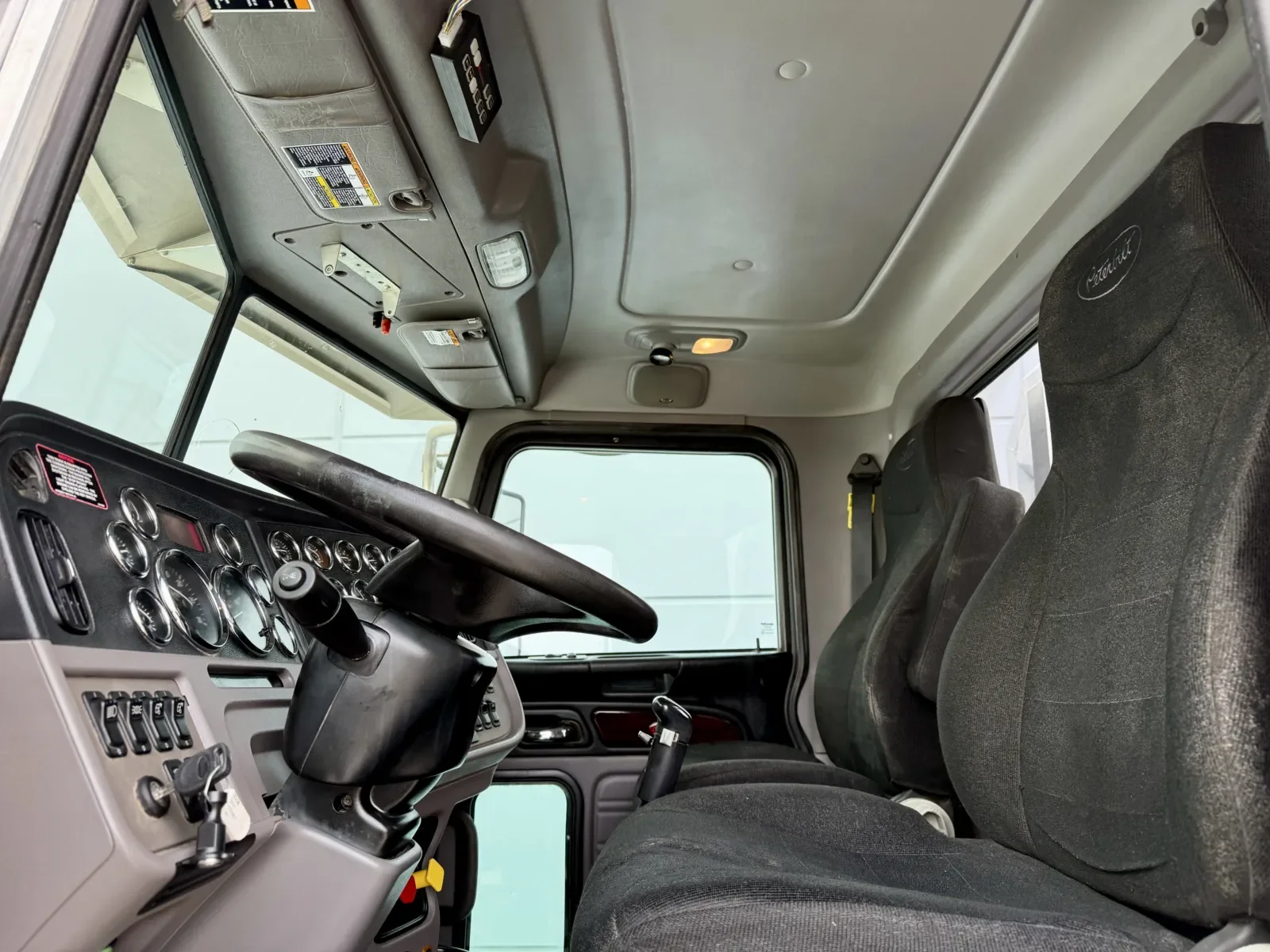 2018 Peterbilt 389 in New Lenox, IL — photo 14
