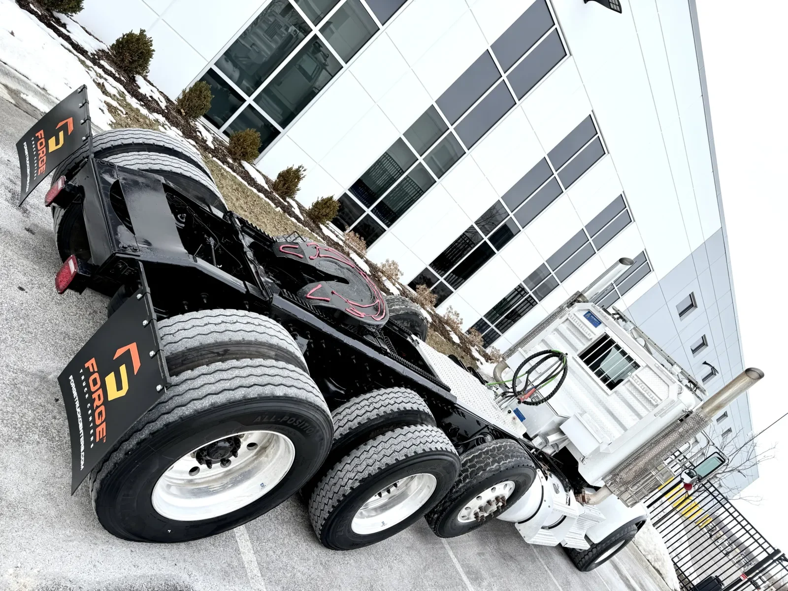 2018 Peterbilt 389 - image 11