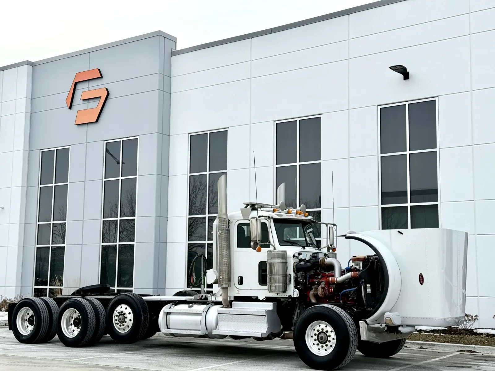2018 Peterbilt 389 - image 9