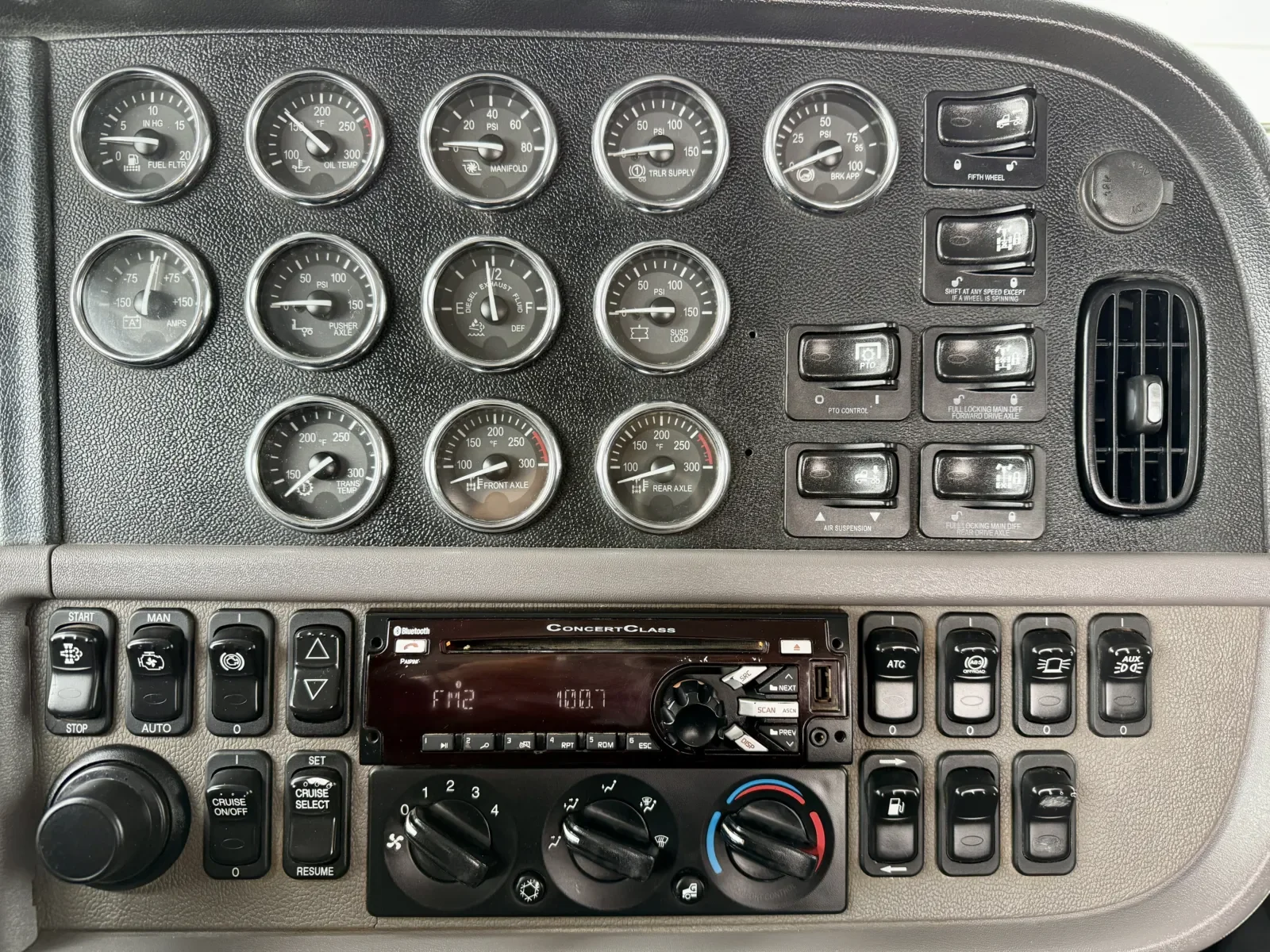 2018 Peterbilt 389 - image 18