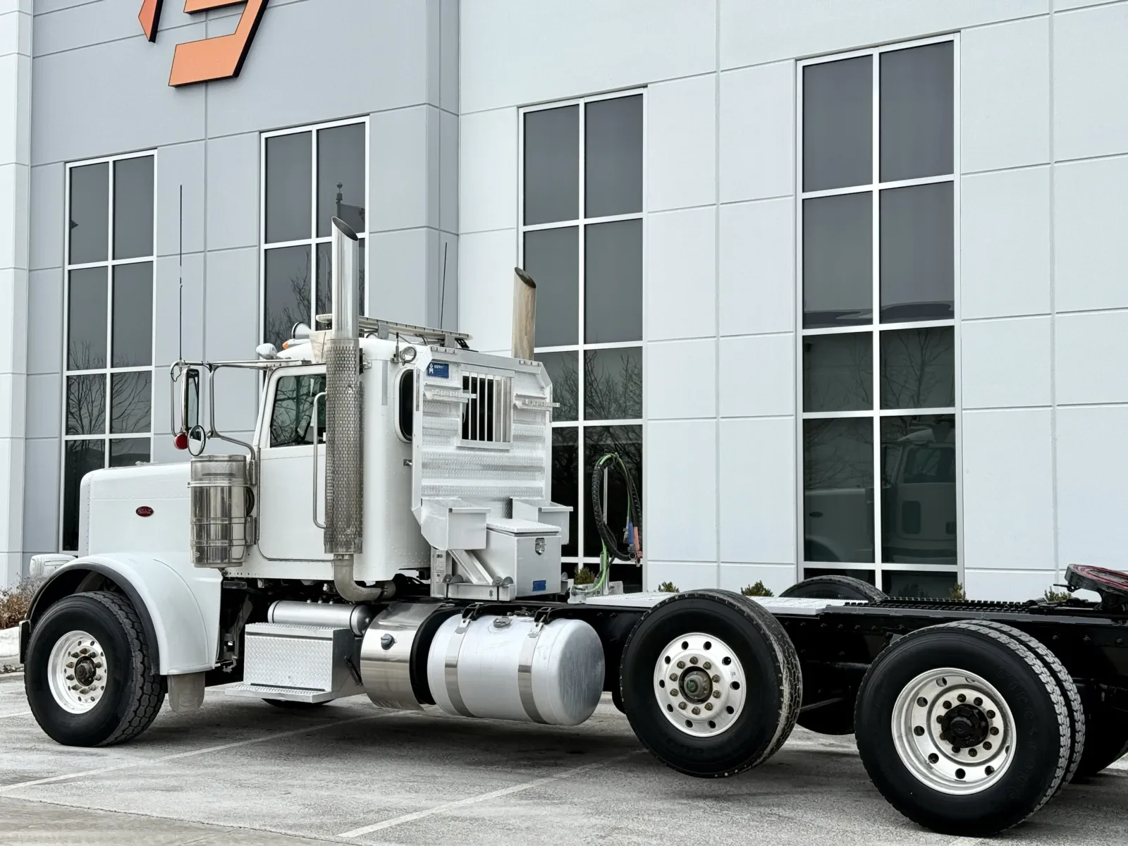 2018 Peterbilt 389 in New Lenox, IL — photo 8