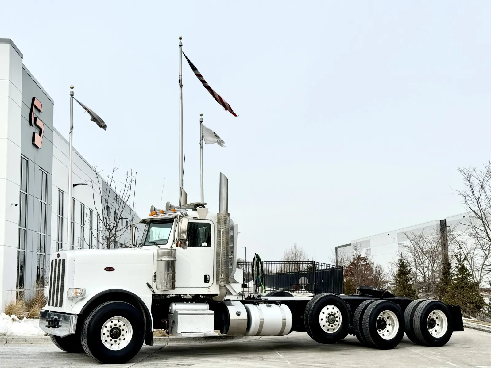 2018 Peterbilt 389 in New Lenox, IL