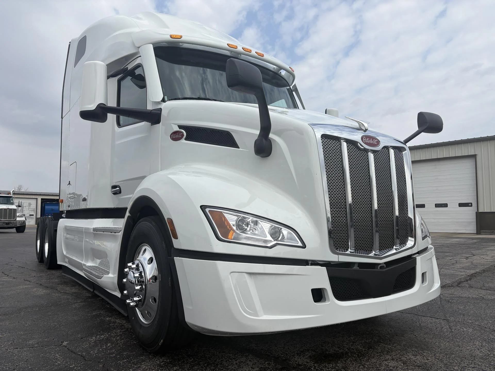 2027 Peterbilt 579 in Findlay, OH — photo 2