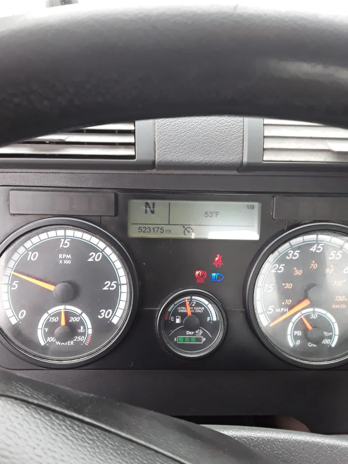 2017 Freightliner Cascadia - image 9