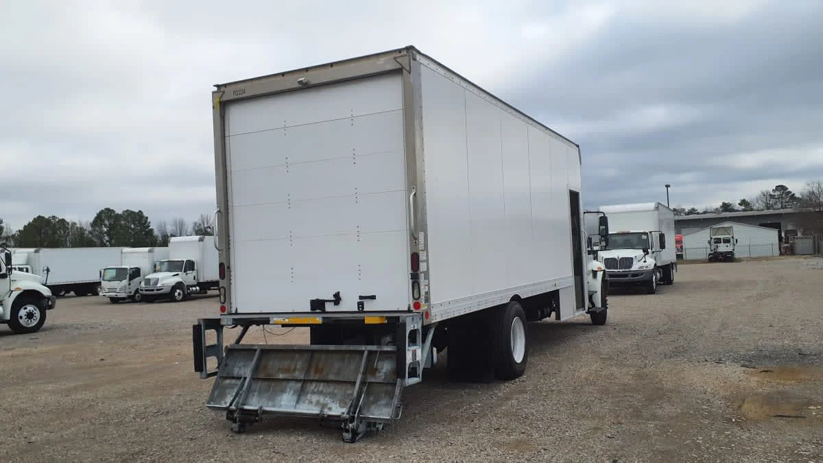 2018 International 4300 - image 4