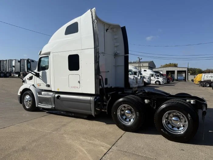 2021 Peterbilt 579 in Dallas, TX — photo 4