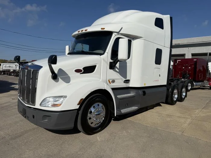 2021 Peterbilt 579 - image 2