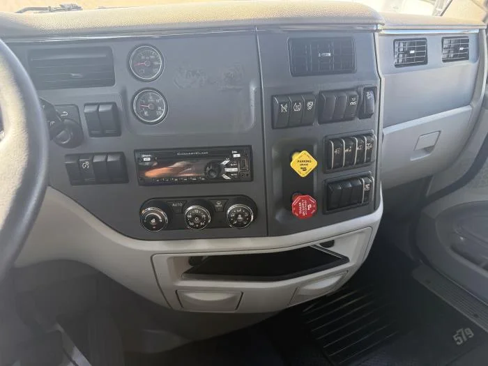 2021 Peterbilt 579 in Dallas, TX — photo 6