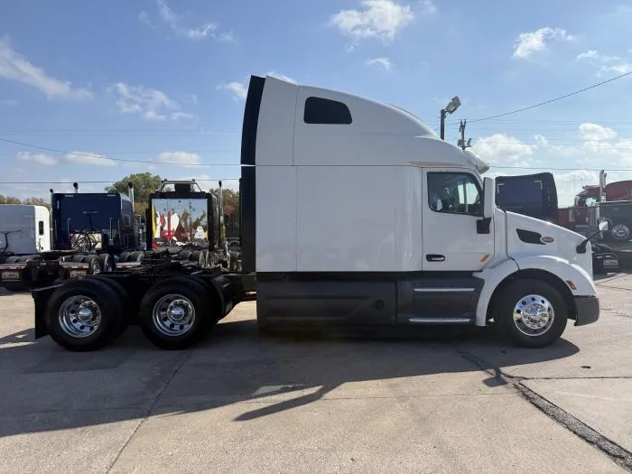 2021 Peterbilt 579 in Dallas, TX — photo 3
