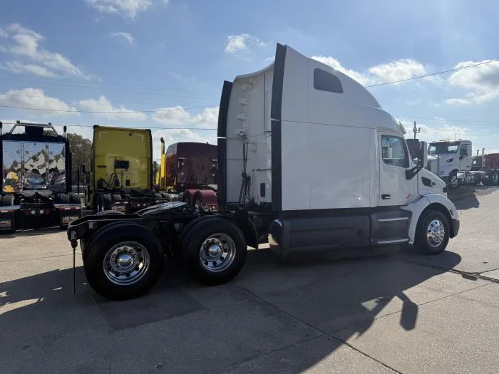 2021 Peterbilt 579 in Dallas, TX — photo 32
