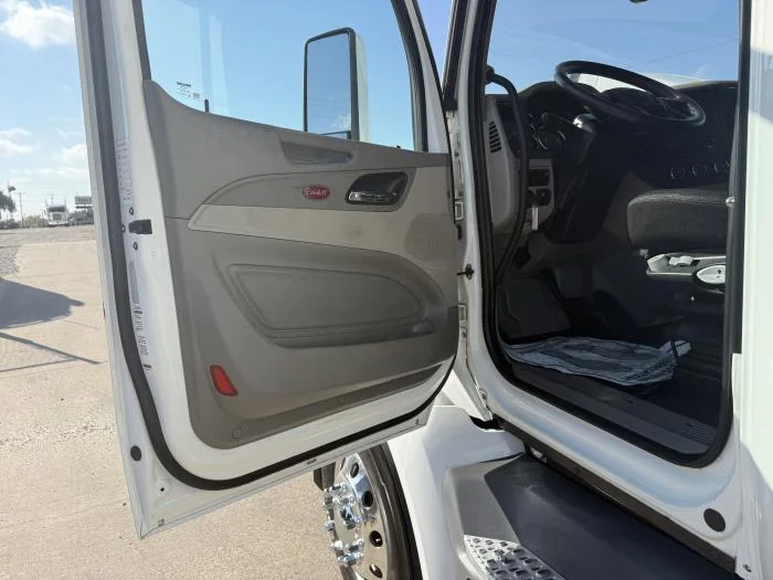 2021 Peterbilt 579 in Dallas, TX — photo 18