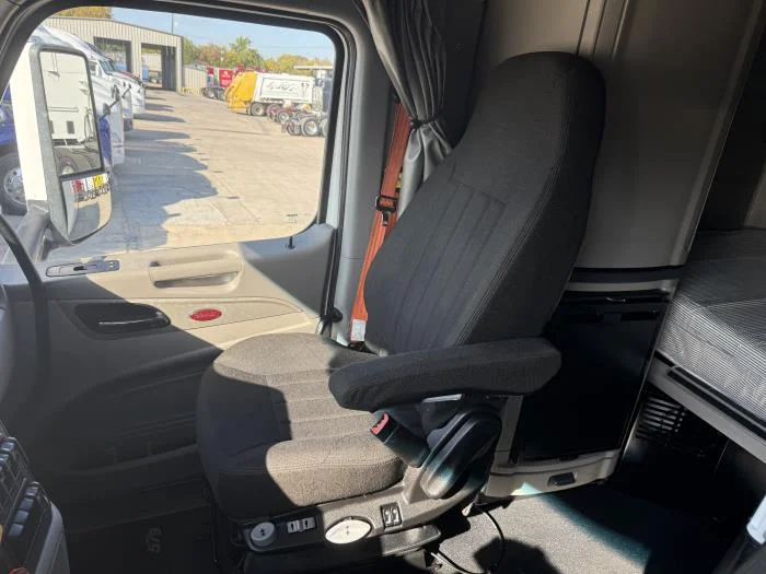 2021 Peterbilt 579 in Dallas, TX — photo 8